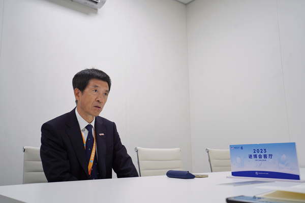 丰田中国高级执行副总经理董长征正在接受记者专访。记者 赵晨摄